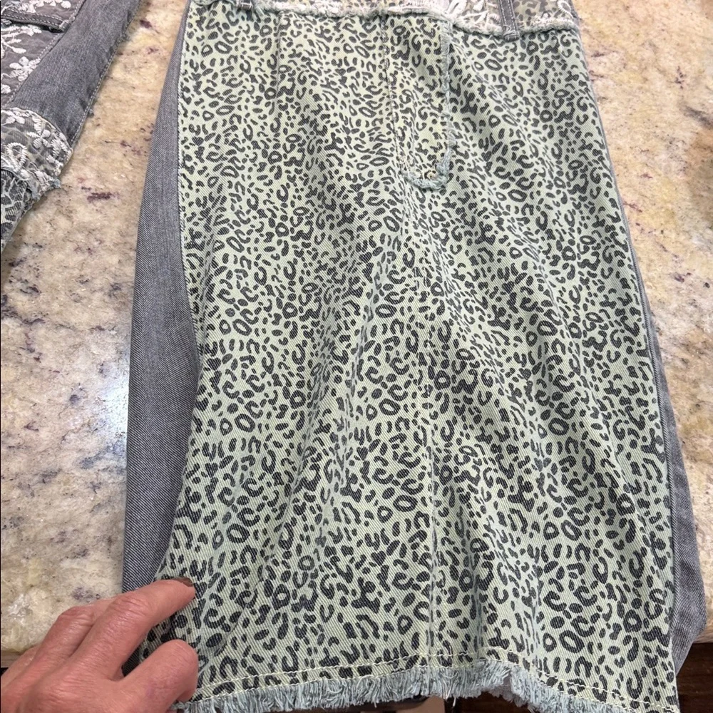 POL Women’s Printed Patchwork Leopard Denim Pants Gray/seafoam green Size Small - Picture 10 of 15